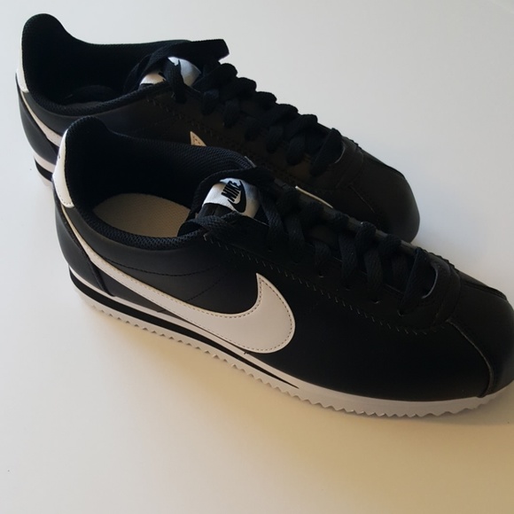 nwt nike classic black swoosh